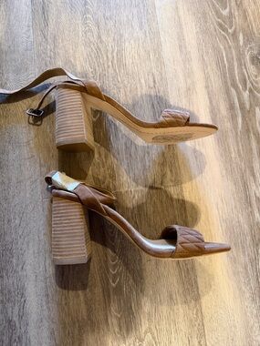 Anthropologie Splendid  Suede Ankle-Strap Sandals 9.5